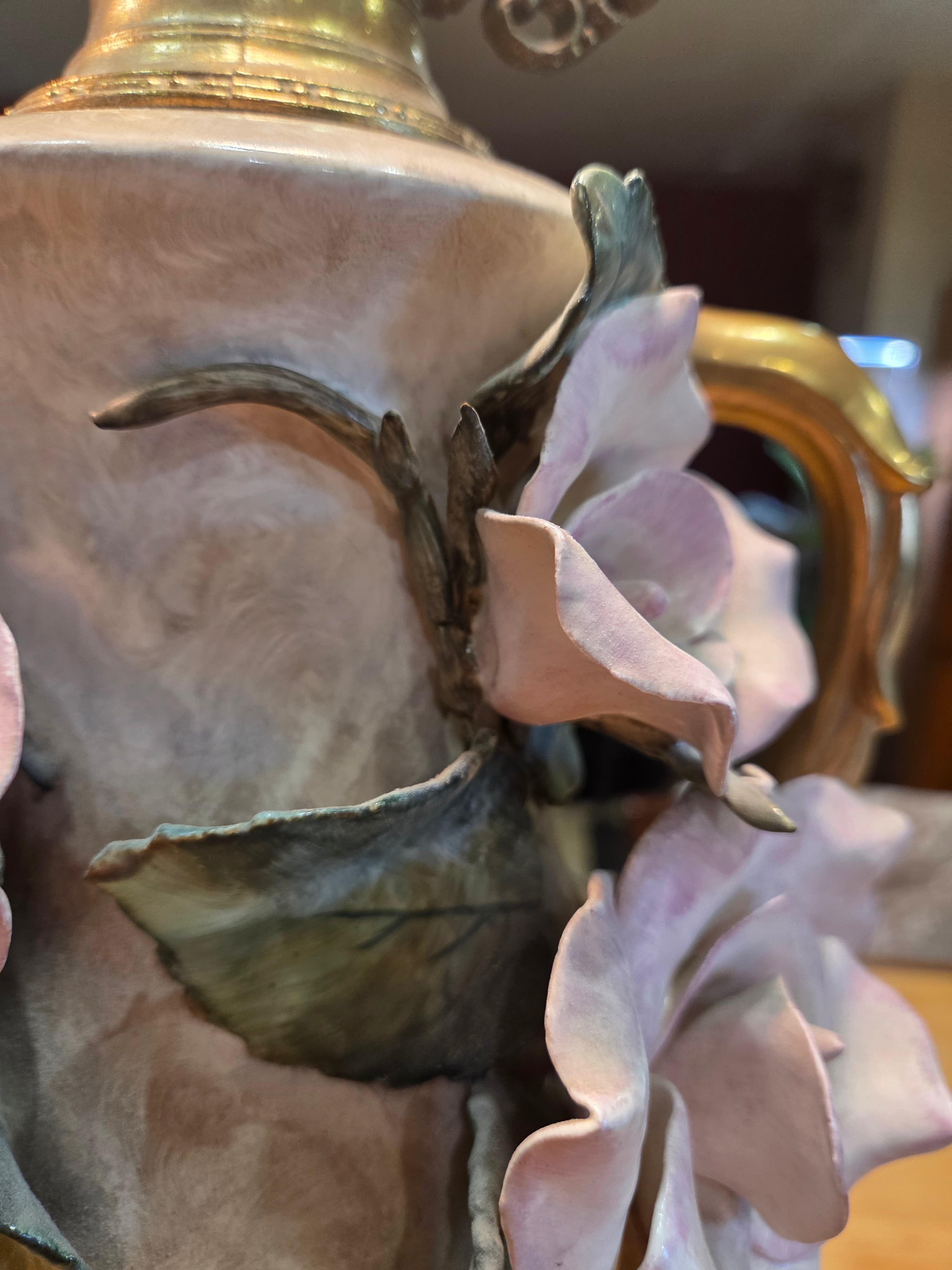 Vintage Capodimonte Style Porcelain Table Lamps 3D Pink Roses Gold Trim Pair - Thumbnail 8