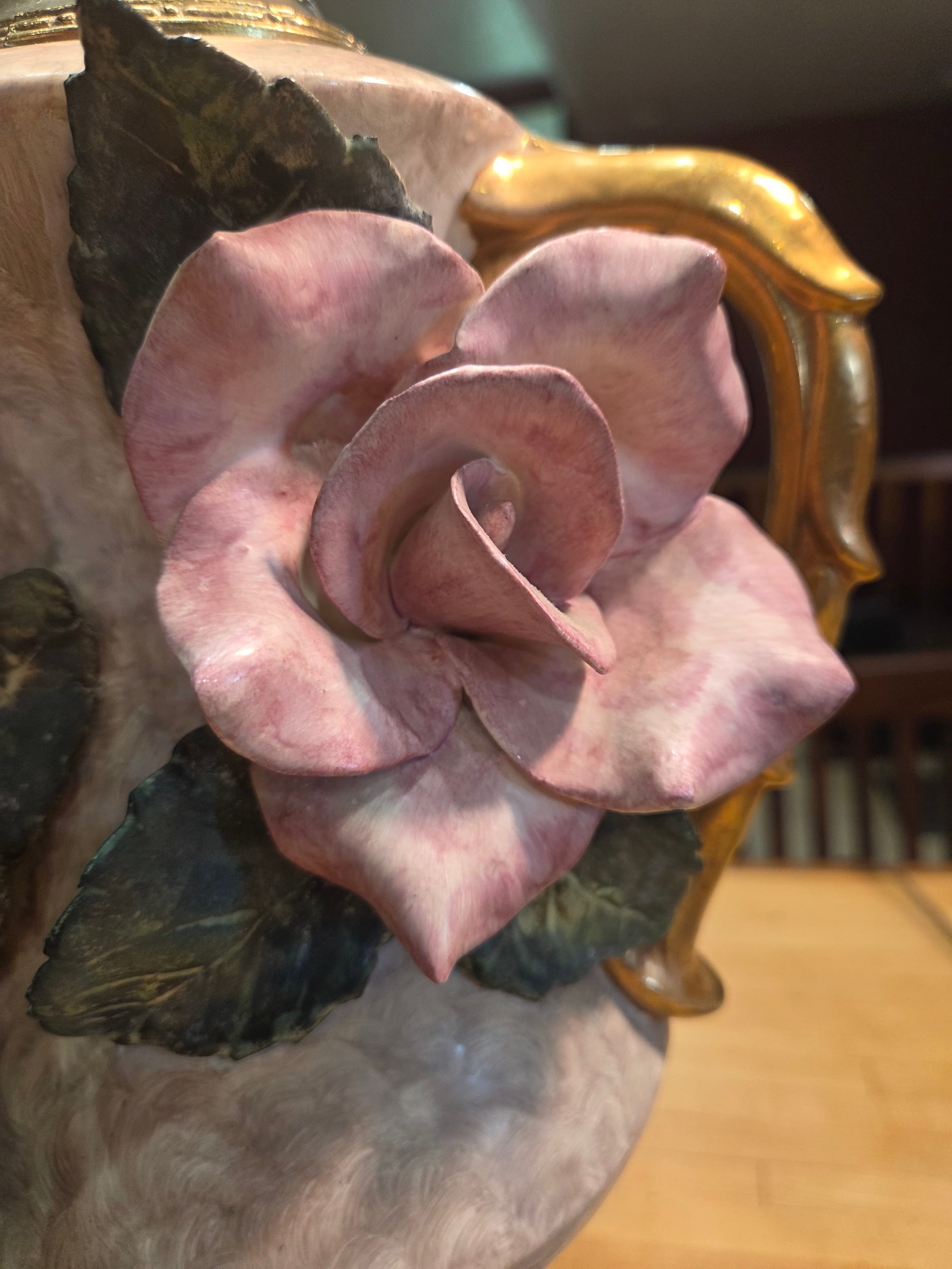 Vintage Capodimonte Style Porcelain Table Lamps 3D Pink Roses Gold Trim Pair - Thumbnail 9