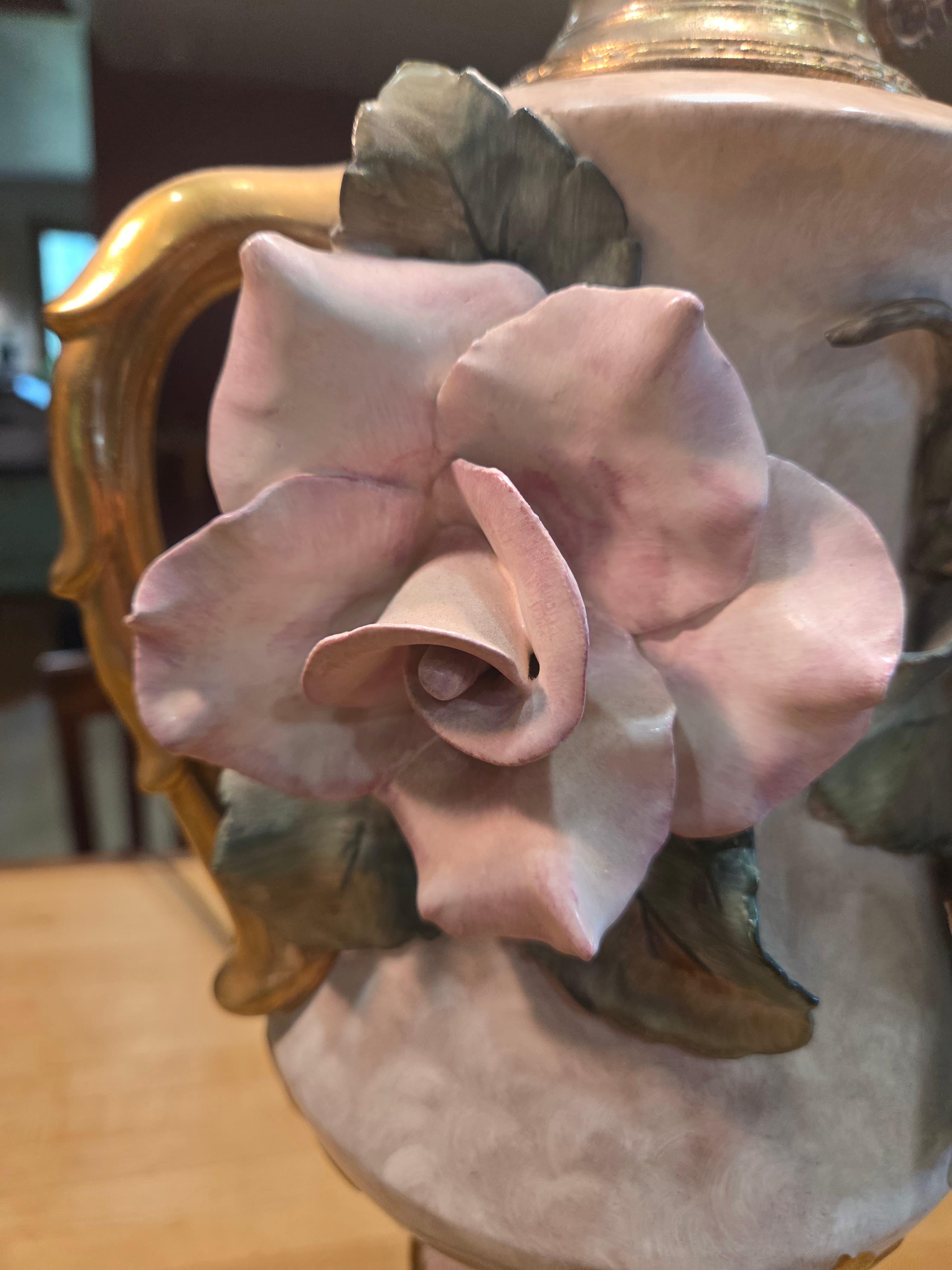 Vintage Capodimonte Style Porcelain Table Lamps 3D Pink Roses Gold Trim Pair - Thumbnail 11