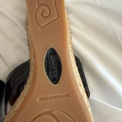 Born Size 10 Woman’s Black Patent Slide EUC - Thumbnail 4