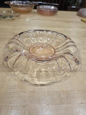 Vintage Anchor Hocking Pink Oyster and Pearl 10.5 Ruffled Console Bowl - Thumbnail 3