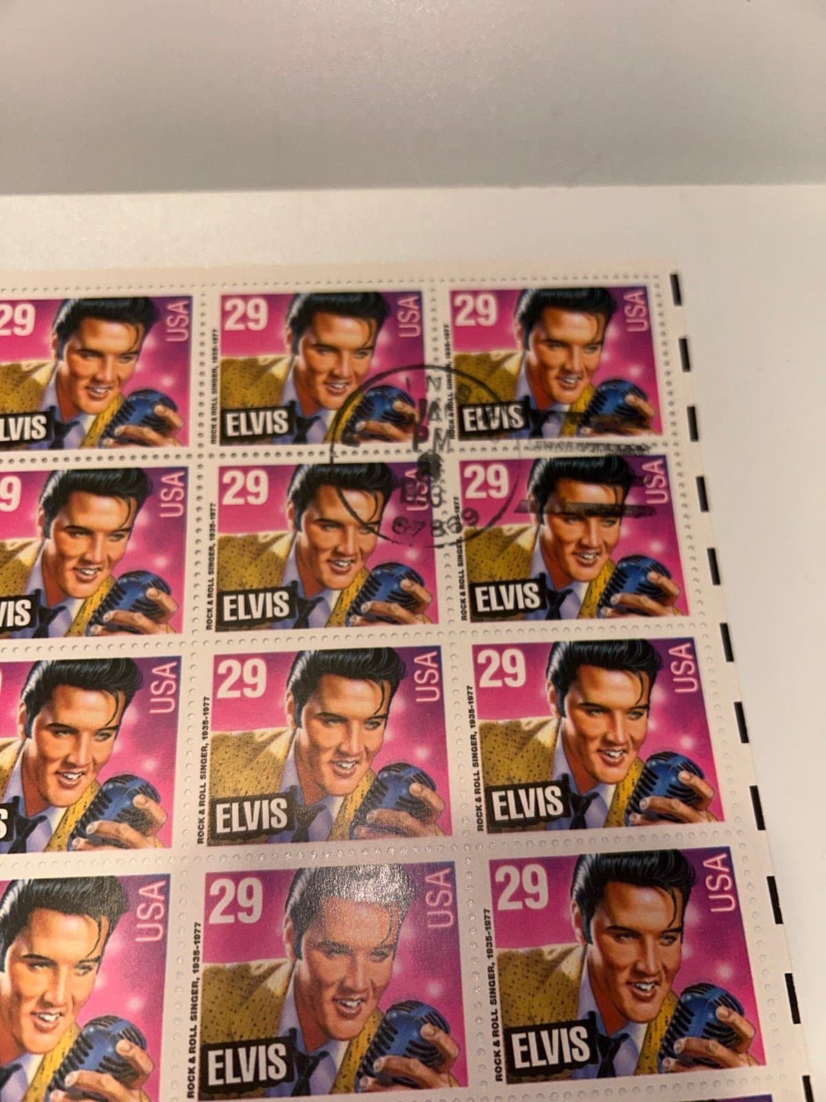 1992 Elvis Presley Sheet of 35 U.S. Postage Stamps 29 Cents Collectible - Thumbnail 3