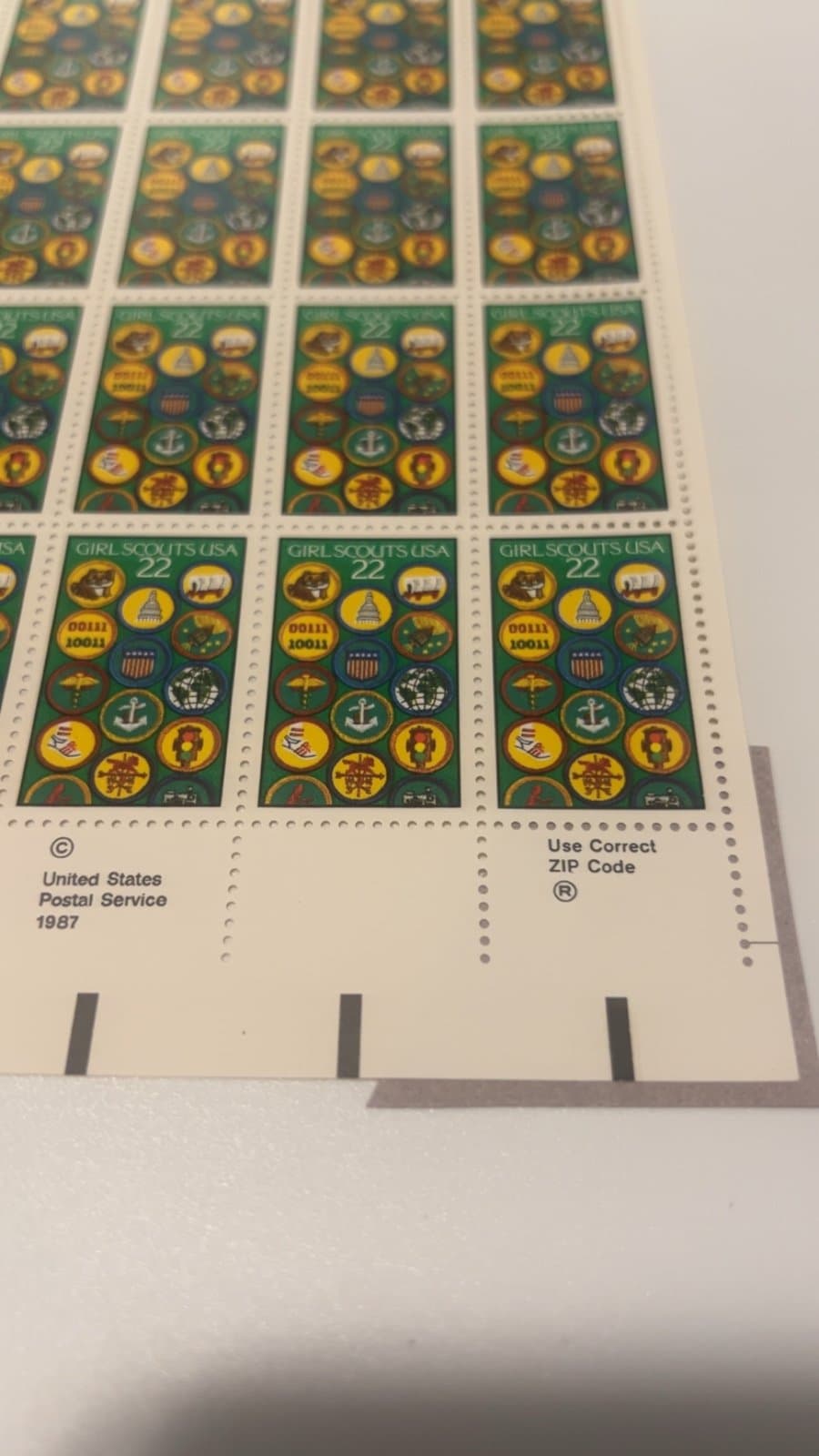 Scott #2251 75th Anniversary of Girl Scouts of America Sheet of 50 22¢ Stamps - Thumbnail 2