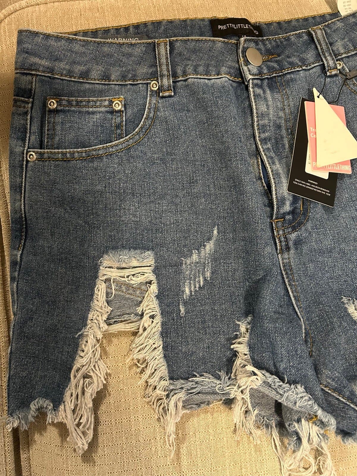 Pretty Little Thing shorts US size 14 - Thumbnail 2