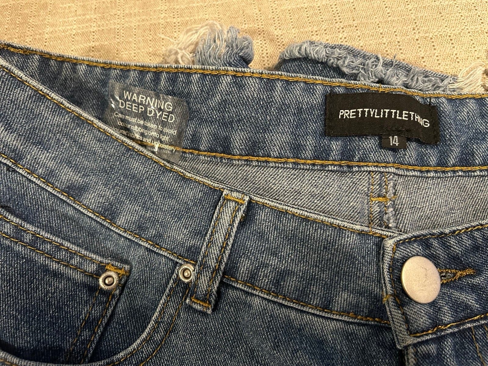 Pretty Little Thing shorts US size 14 - Thumbnail 3