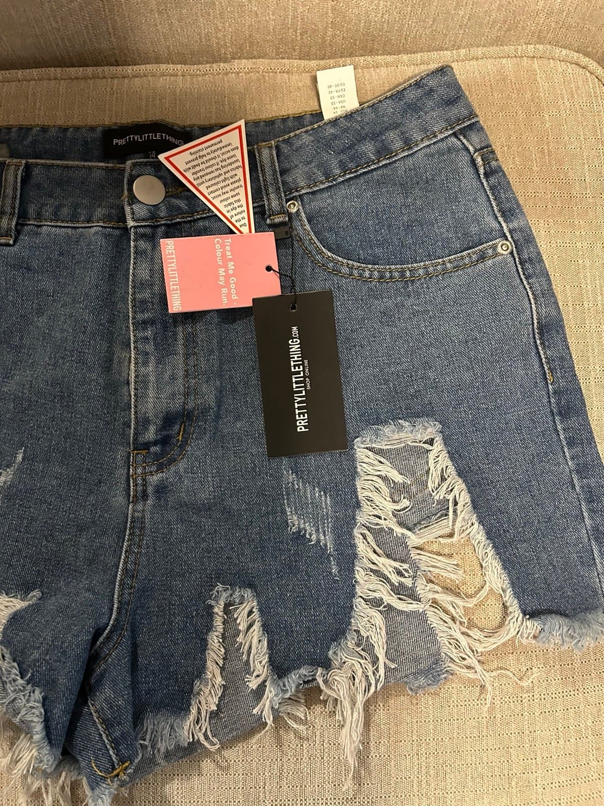 Pretty Little Thing shorts US size 14 - Thumbnail 5
