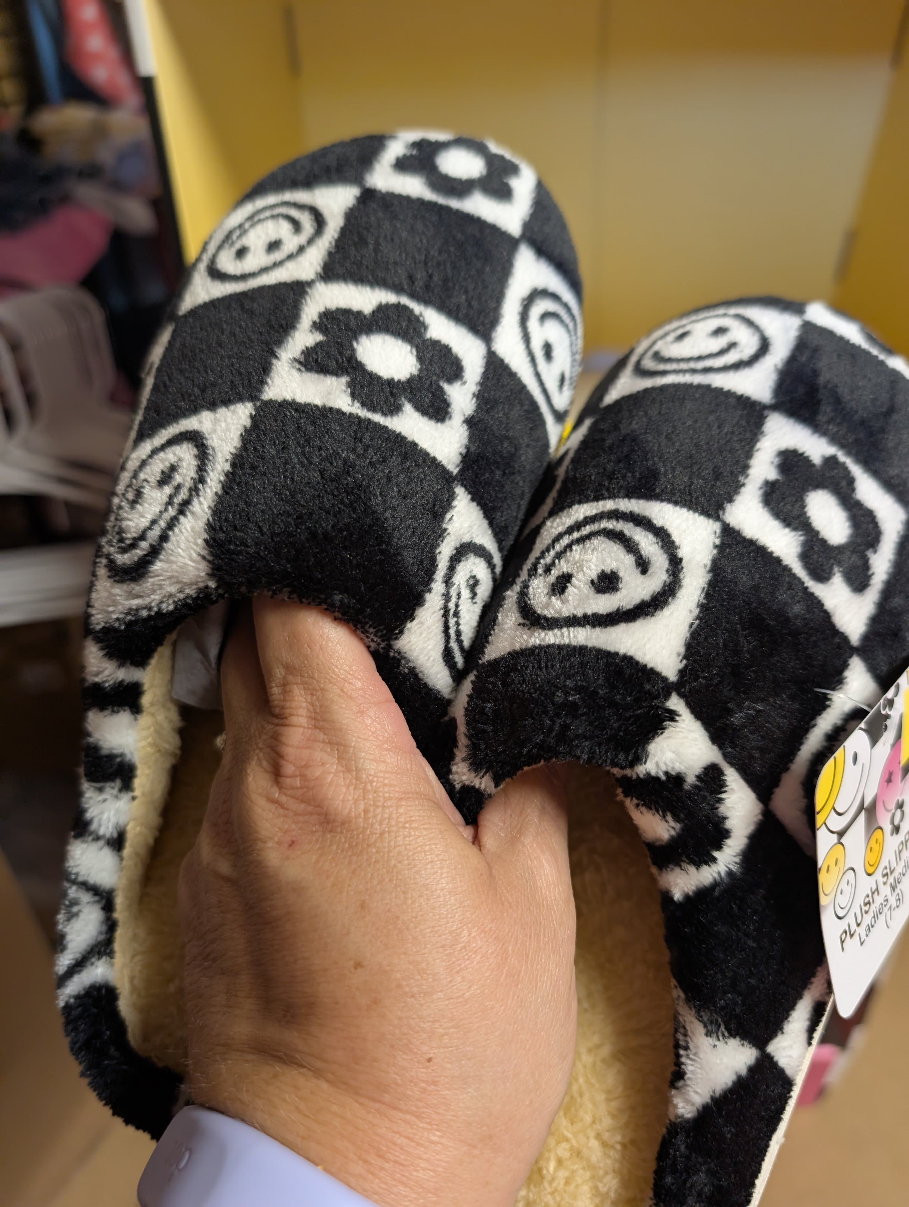 Plush Slippers Ladies Medium 7-8 Black Floral - Thumbnail 2