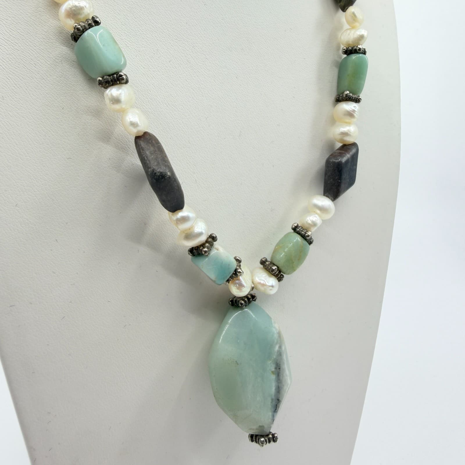 Vintage Boho Beaded Necklace Light Green Stone Faux Pearl Statement Y2K Retro - Thumbnail 3