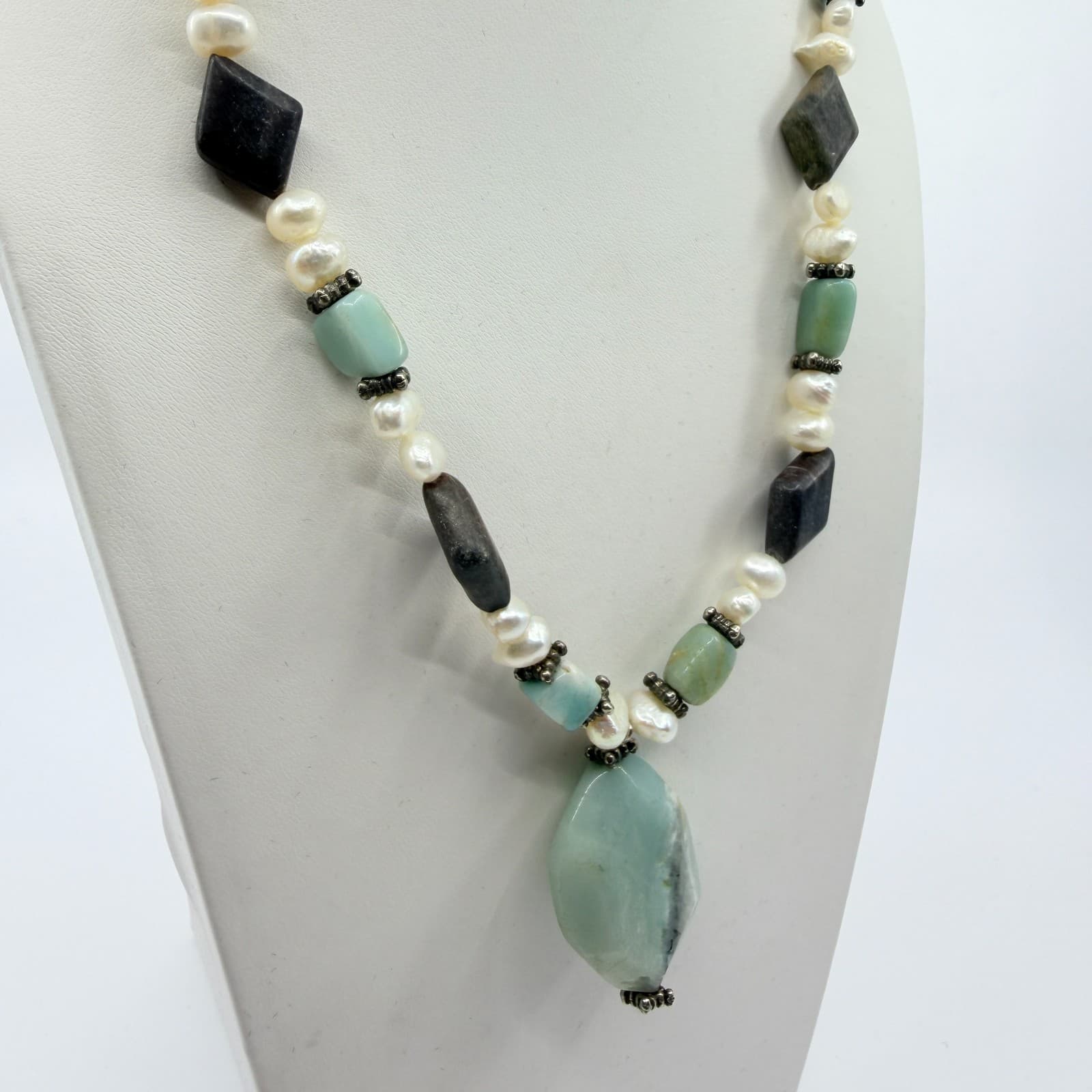 Vintage Boho Beaded Necklace Light Green Stone Faux Pearl Statement Y2K Retro - Thumbnail 4