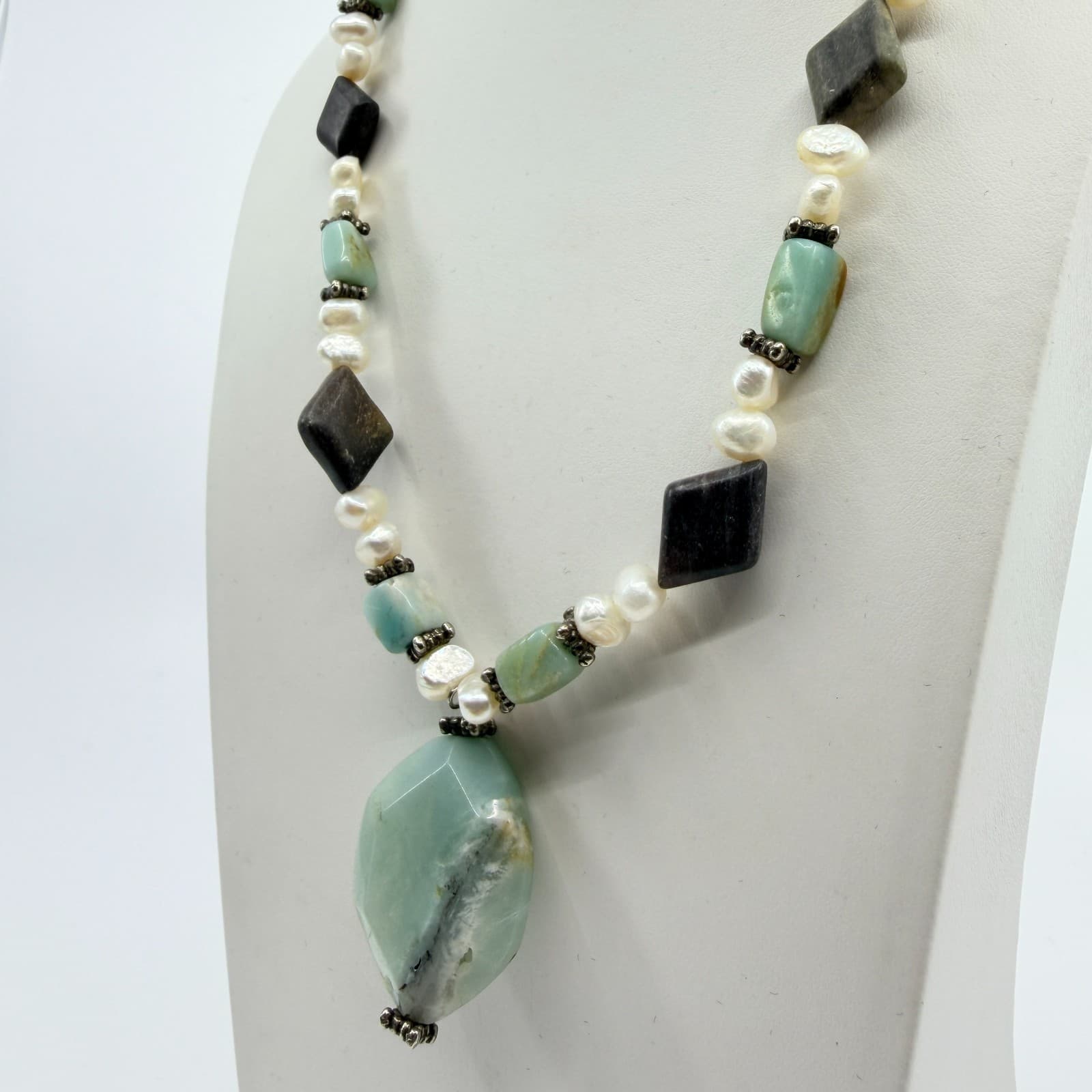 Vintage Boho Beaded Necklace Light Green Stone Faux Pearl Statement Y2K Retro - Thumbnail 6