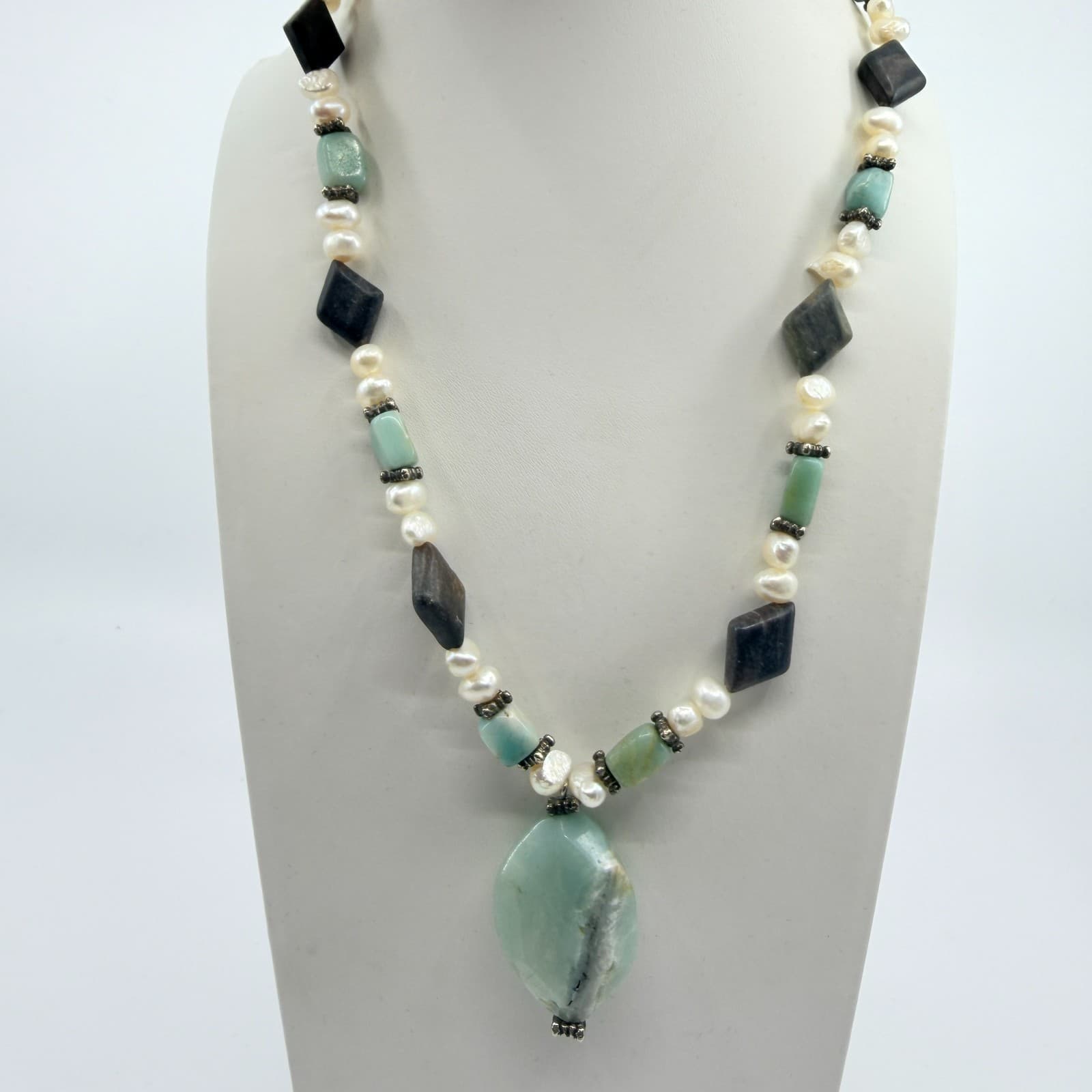 Vintage Boho Beaded Necklace Light Green Stone Faux Pearl Statement Y2K Retro - Thumbnail 7
