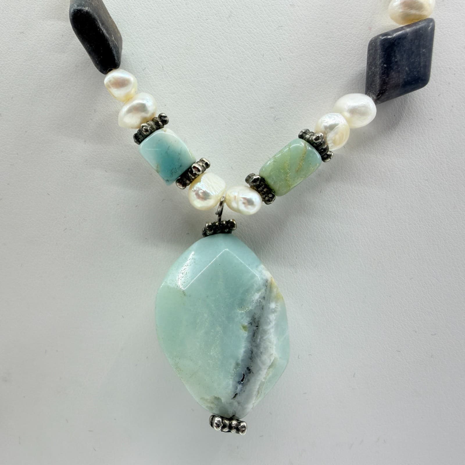 Vintage Boho Beaded Necklace Light Green Stone Faux Pearl Statement Y2K Retro - Thumbnail 5