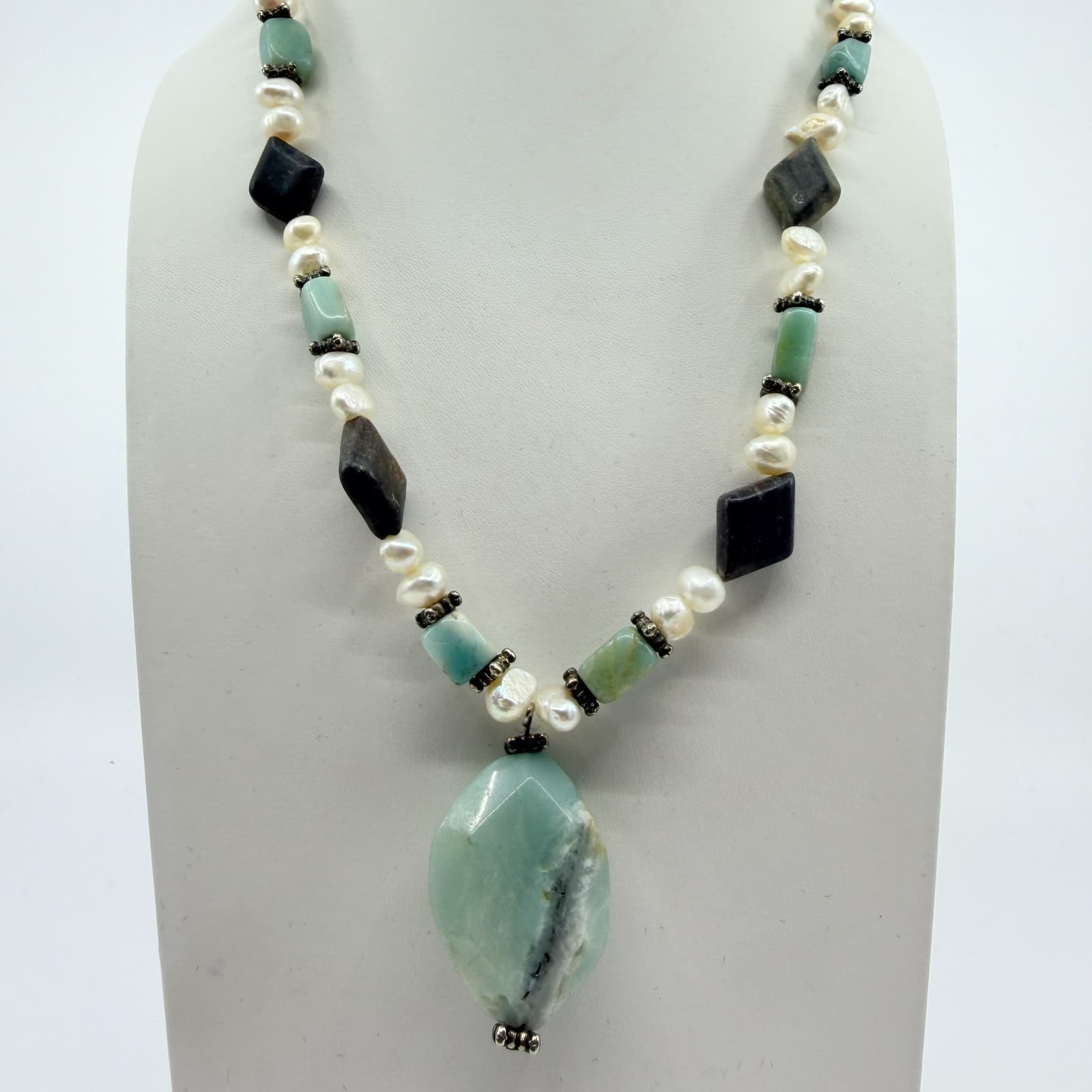 Vintage Boho Beaded Necklace Light Green Stone Faux Pearl Statement Y2K Retro - Thumbnail 2