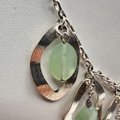 Vintage 90s Silver Tone Green Aventurine Glass Hammered Marquise Bib Necklace - Thumbnail 6