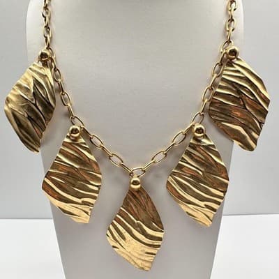 Vintage 90s Gold Tone Hammered Textured Leaf Statement Necklace Women's Jewelry - Thumbnail 6