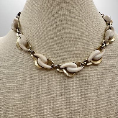 Vintage 50s 60s White Faux Stone Scrolled Link Choker Necklace Gold Tone Jewelry - Thumbnail 2