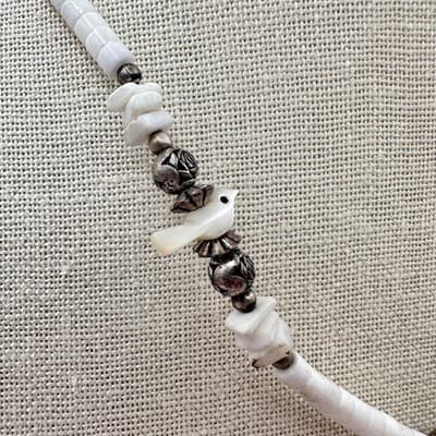 Vintage 90s Mother of Pearl Bird Necklace White Heishi Beaded Floral Silver-tone - Thumbnail 3