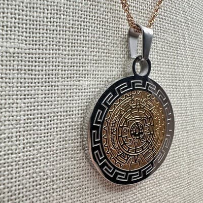 Vintage 90s Aztec Calendar Pendant Necklace Gold Tone Greek Key Border Jewelry - Thumbnail 4