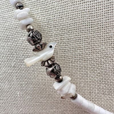 Vintage 90s Mother of Pearl Bird Necklace White Heishi Beaded Floral Silver-tone - Thumbnail 5