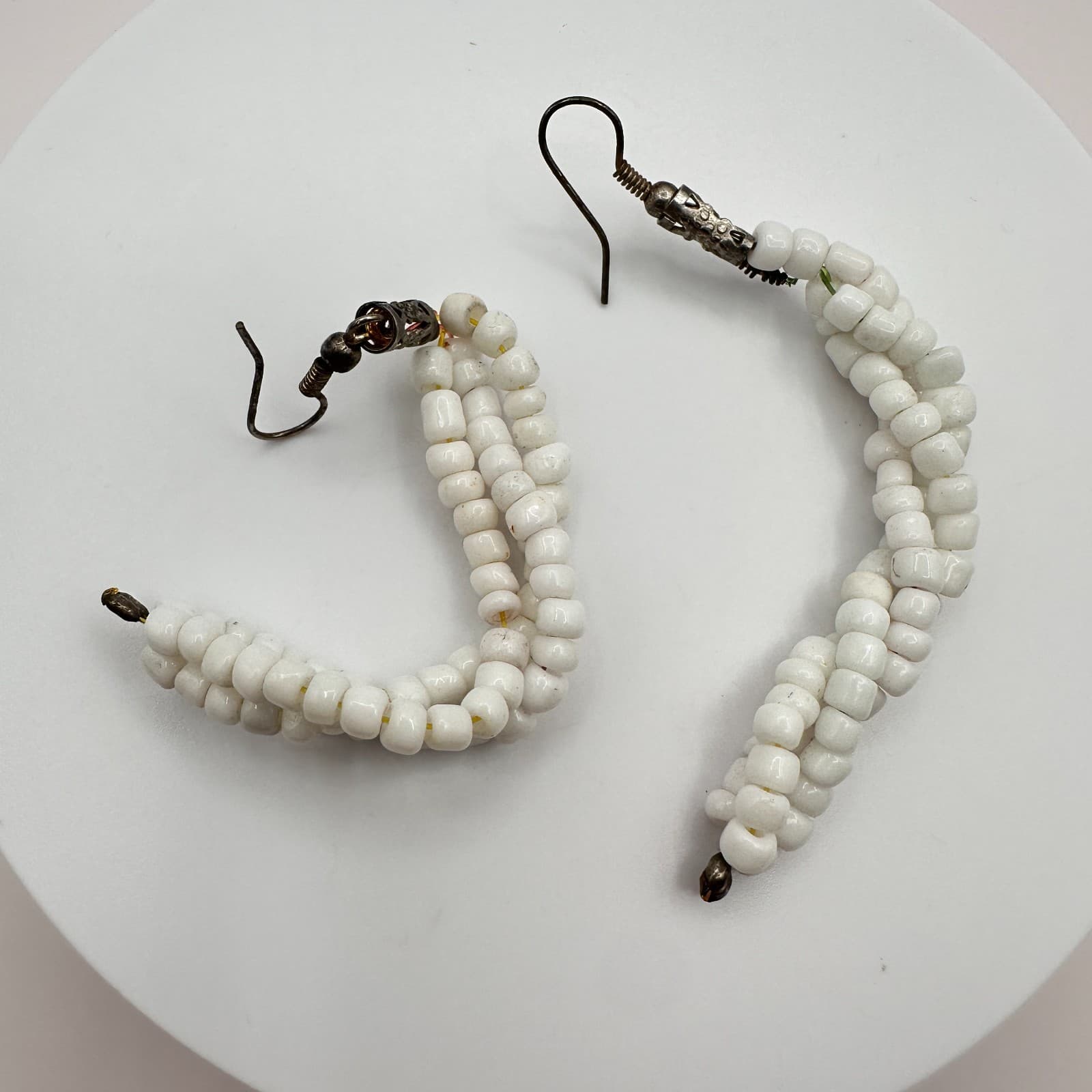 Vintage 90s White Seed Beaded J-Hoop Earrings Silver-tone Boho Statement Jewelry - Thumbnail 2