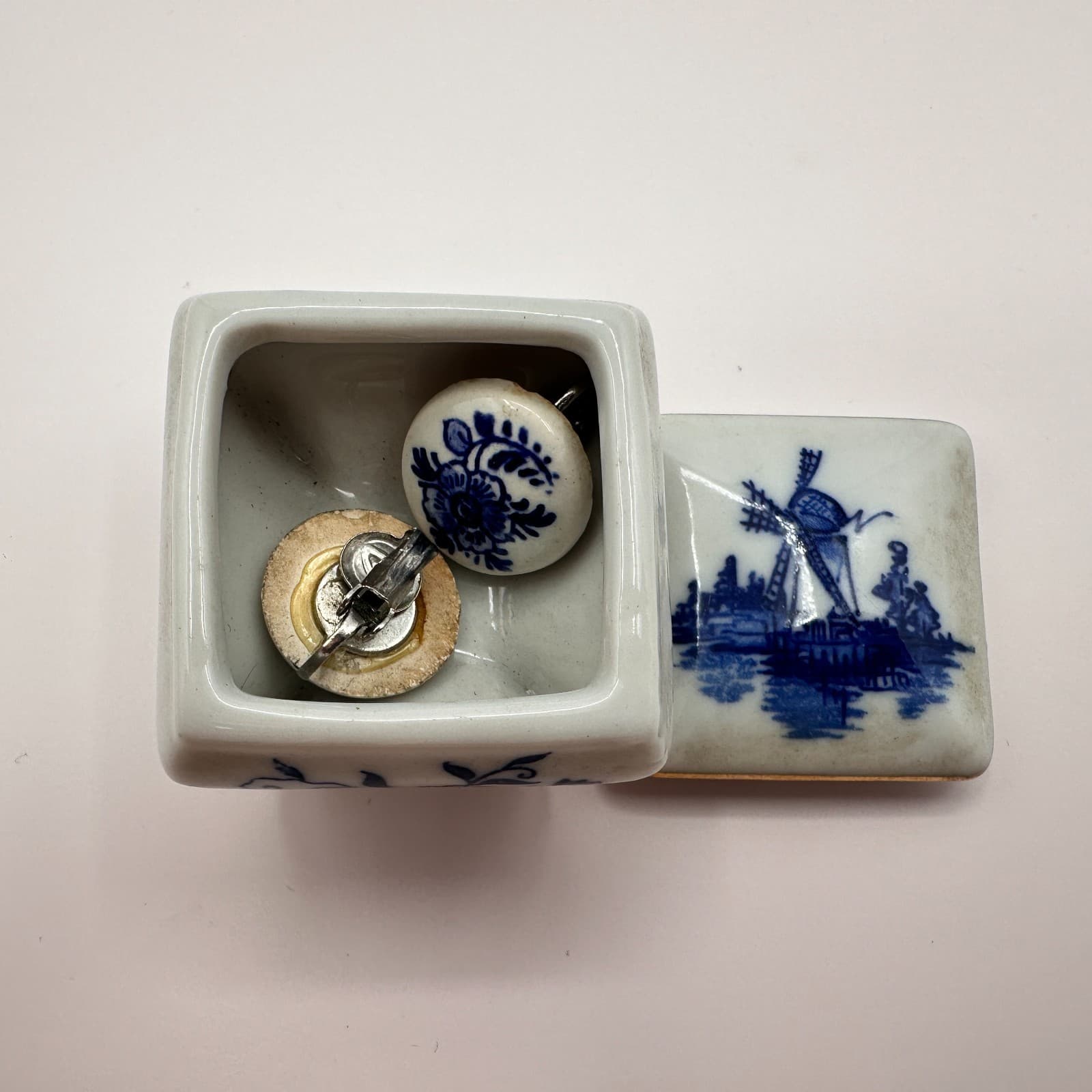 Vintage Blue White Porcelain Trinket Box w/ Matching Earrings Delft Windmill Set - Thumbnail 3
