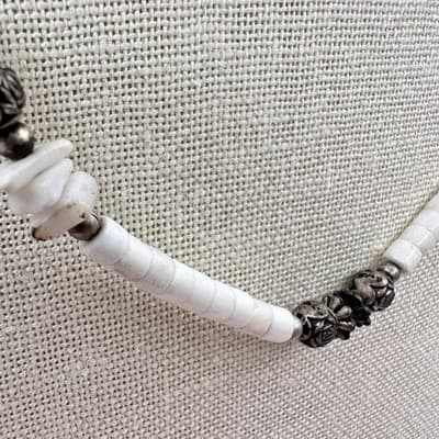 Vintage 90s Mother of Pearl Bird Necklace White Heishi Beaded Floral Silver-tone - Thumbnail 6