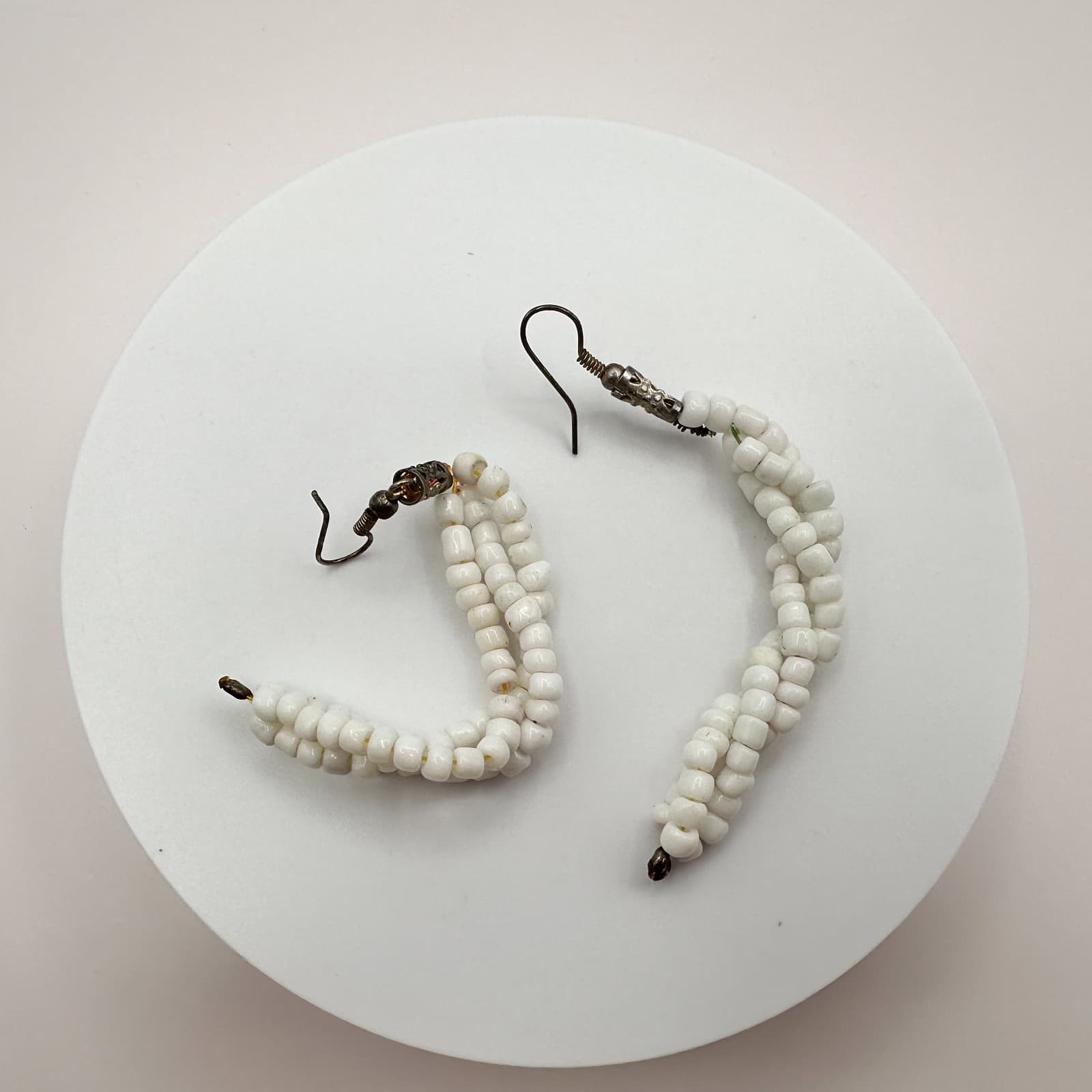 Vintage 90s White Seed Beaded J-Hoop Earrings Silver-tone Boho Statement Jewelry - Thumbnail 6