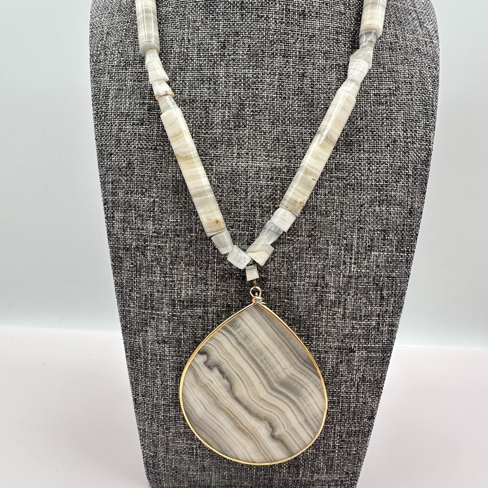 Vintage 90s Large Agate Teardrop Pendant Beaded Necklace Gold Tone Jewelry - Thumbnail 2