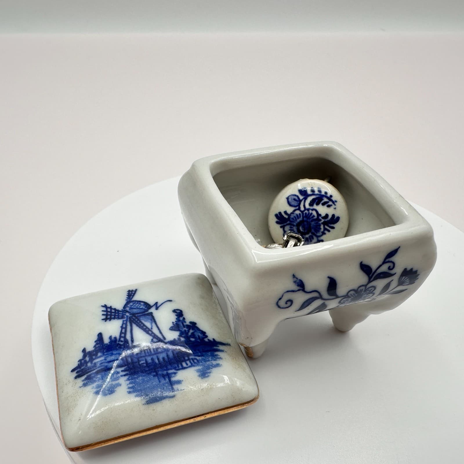 Vintage Blue White Porcelain Trinket Box w/ Matching Earrings Delft Windmill Set - Thumbnail 6