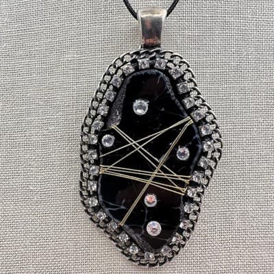 Vintage Y2K Black Agate Pendant Necklace Silver Tone Clear Rhinestone Jewelry - Thumbnail 3