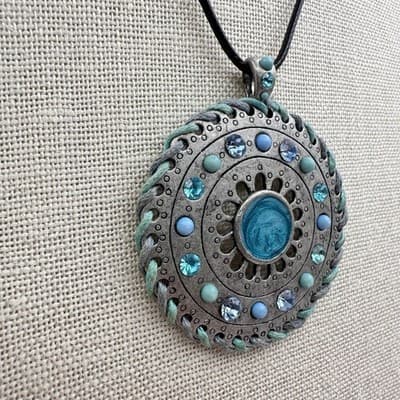 Vintage 90s Teal Blue Beaded Medallion Pendant Necklace Silver Tone Rhinestone - Thumbnail 4