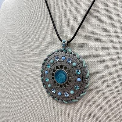 Vintage 90s Teal Blue Beaded Medallion Pendant Necklace Silver Tone Rhinestone - Thumbnail 7