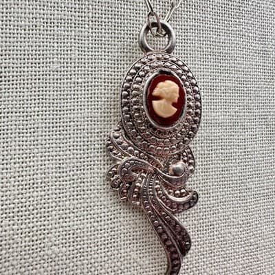 Vintage 90s Red Cameo Silver Tone Pendant Necklace Retro Victorian Style Fashion - Thumbnail 2