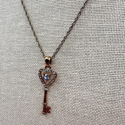 Vintage Y2K Rhinestone Gold Tone Heart Key Pendant Necklace Women's Jewelry - Thumbnail 7