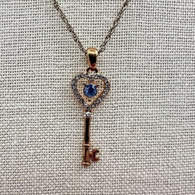 Vintage Y2K Rhinestone Gold Tone Heart Key Pendant Necklace Women's Jewelry - Thumbnail 3