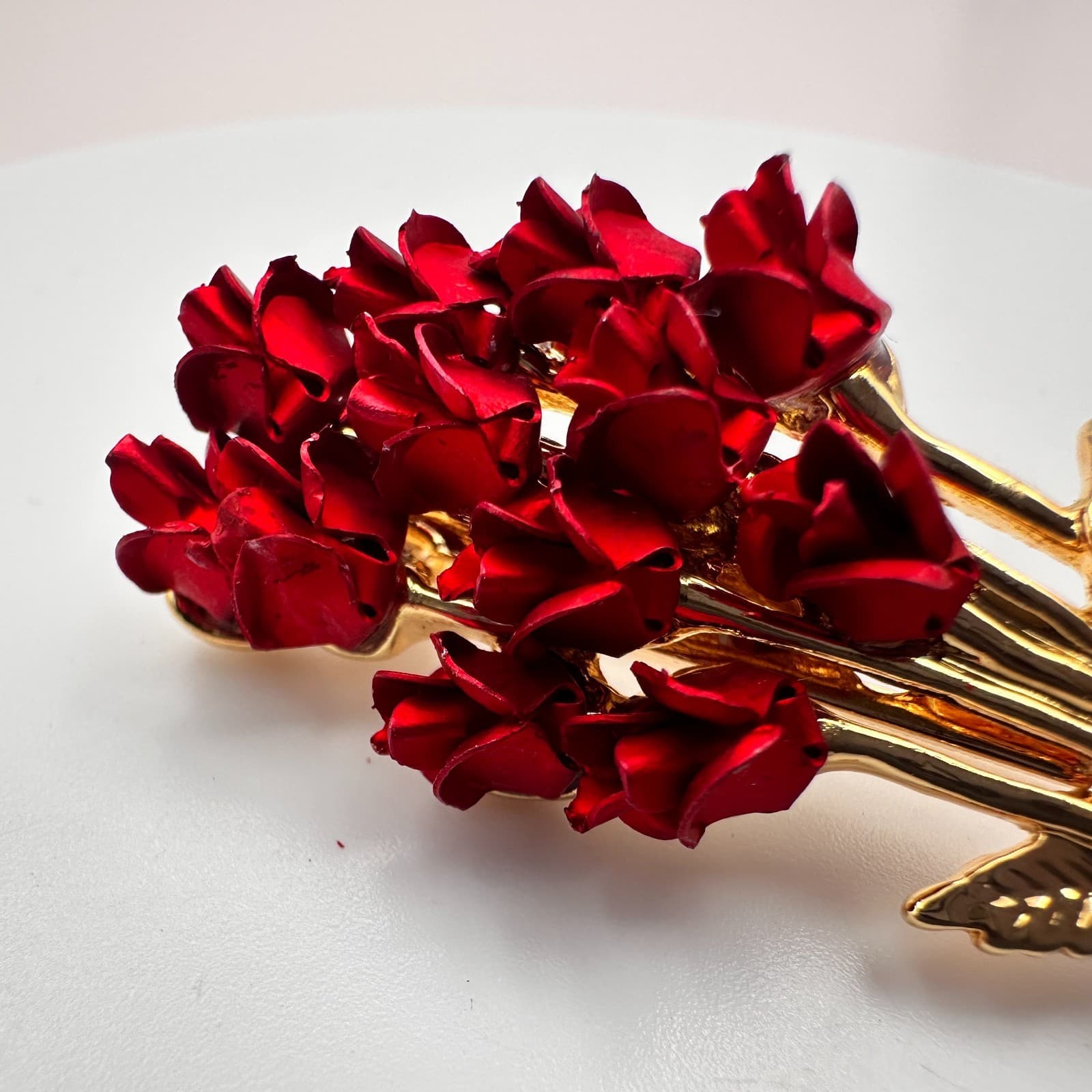 Vintage 90s Red Rose Bouquet Brooch Pin Gold Tone Women's Classic Jewelry - Thumbnail 3