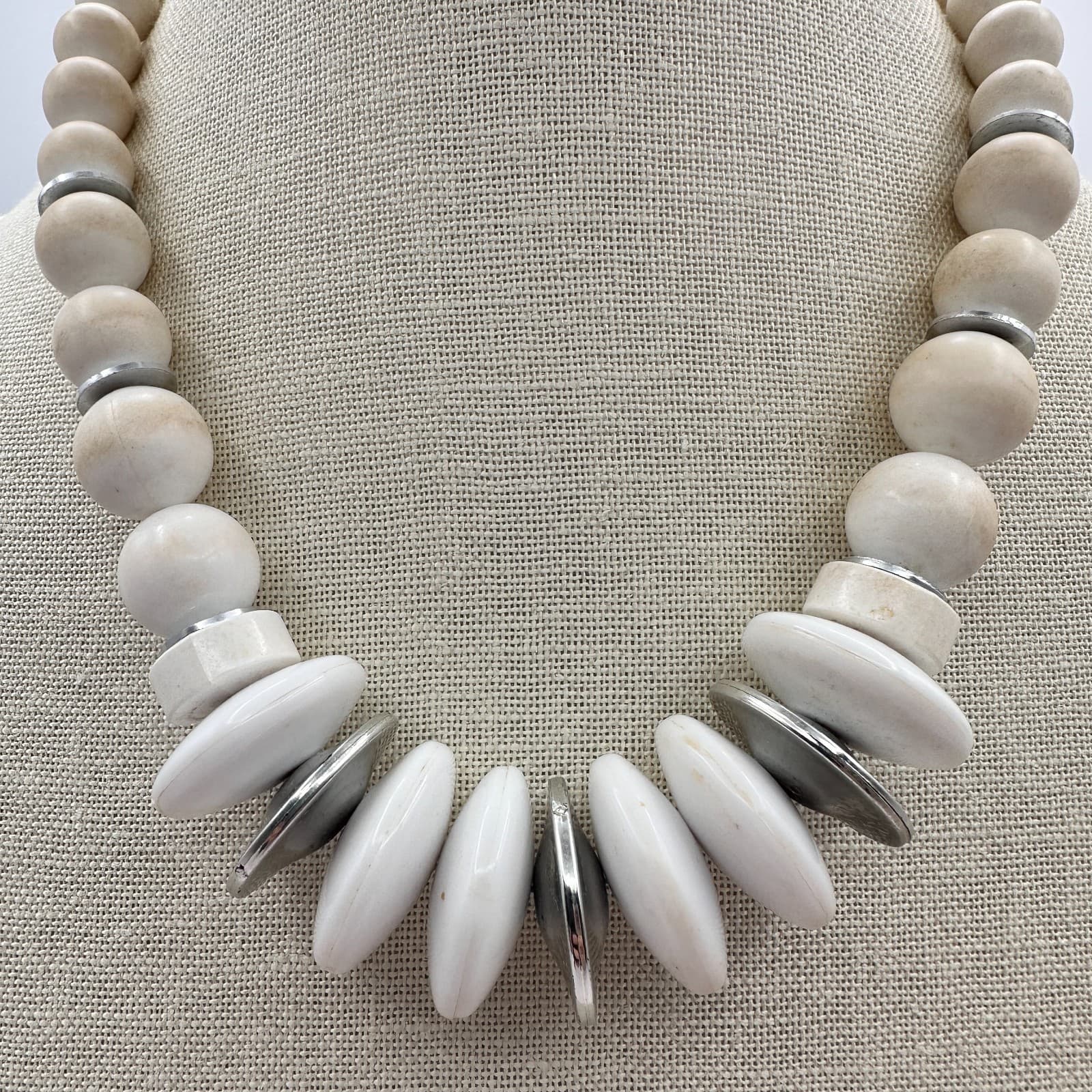 Vintage 90s Silver Tone Chunky White Resin Necklace Statement Women's Jewelry - Thumbnail 2