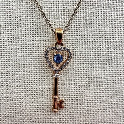Vintage Y2K Rhinestone Gold Tone Heart Key Pendant Necklace Women's Jewelry - Thumbnail 4