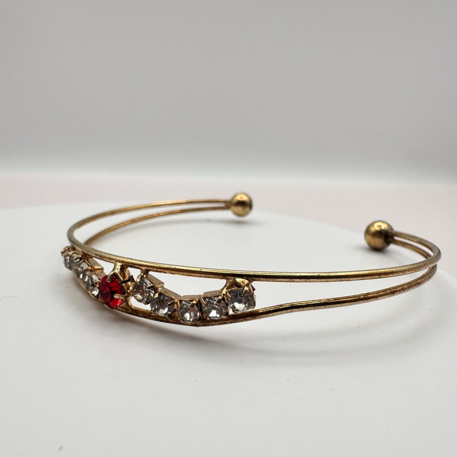 Vintage Y2K Red & Clear Rhinestone Gold Tone Hand Bracelet Women's Jewelry - Thumbnail 5