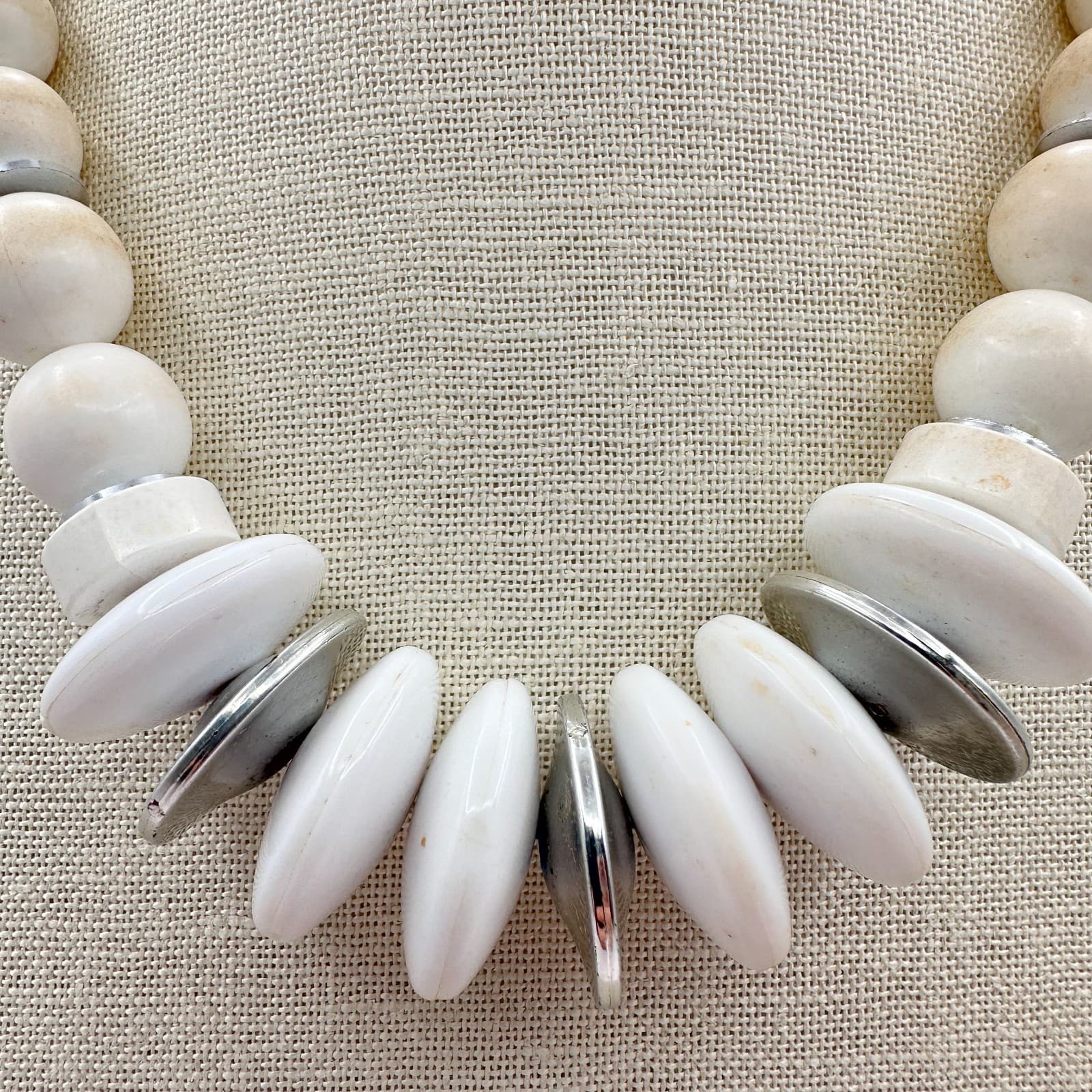 Vintage 90s Silver Tone Chunky White Resin Necklace Statement Women's Jewelry - Thumbnail 3