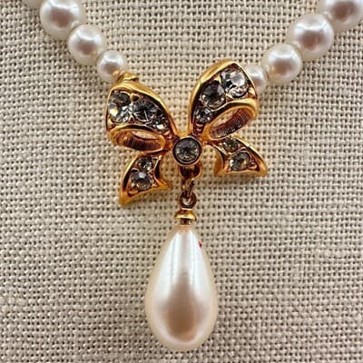 Vintage Y2K Faux Pearl Gold Tone Bow Teardrop Pendant Rhinestone Women's Jewelry - Thumbnail 3