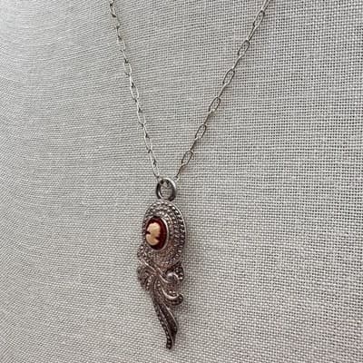 Vintage 90s Red Cameo Silver Tone Pendant Necklace Retro Victorian Style Fashion - Thumbnail 8