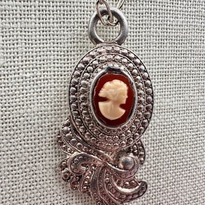 Vintage 90s Red Cameo Silver Tone Pendant Necklace Retro Victorian Style Fashion - Thumbnail 6