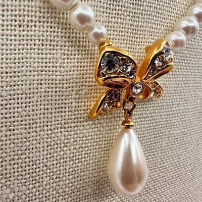 Vintage Y2K Faux Pearl Gold Tone Bow Teardrop Pendant Rhinestone Women's Jewelry - Thumbnail 5