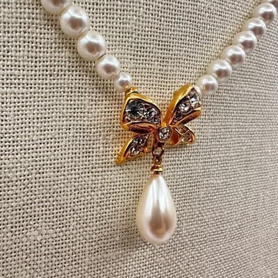 Vintage Y2K Faux Pearl Gold Tone Bow Teardrop Pendant Rhinestone Women's Jewelry - Thumbnail 4