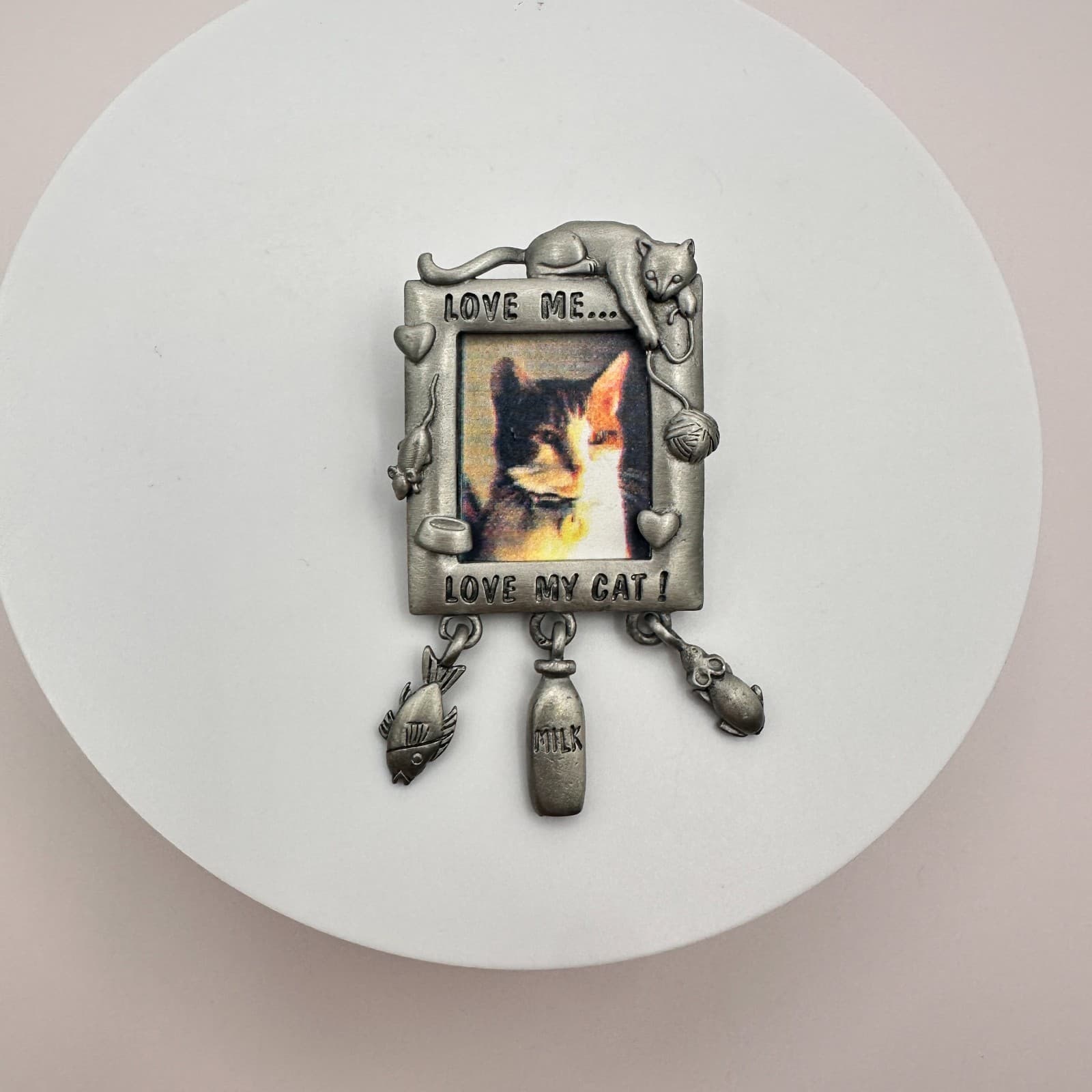 Vintage 90s JJ Cat Photo Frame Brooch Pewter Tone Love My Cat Dangle Pin Jewelry - Thumbnail 2