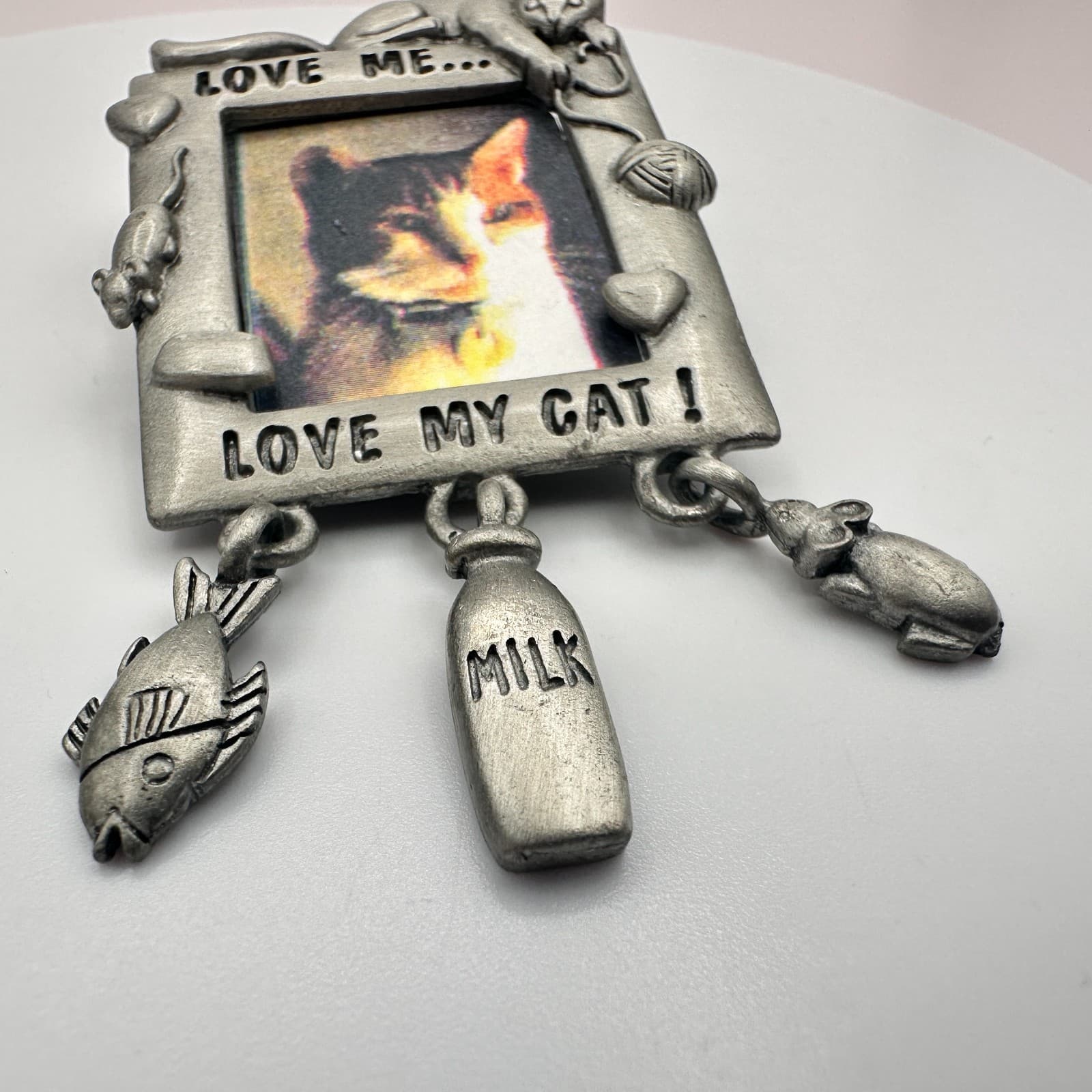 Vintage 90s JJ Cat Photo Frame Brooch Pewter Tone Love My Cat Dangle Pin Jewelry - Thumbnail 4
