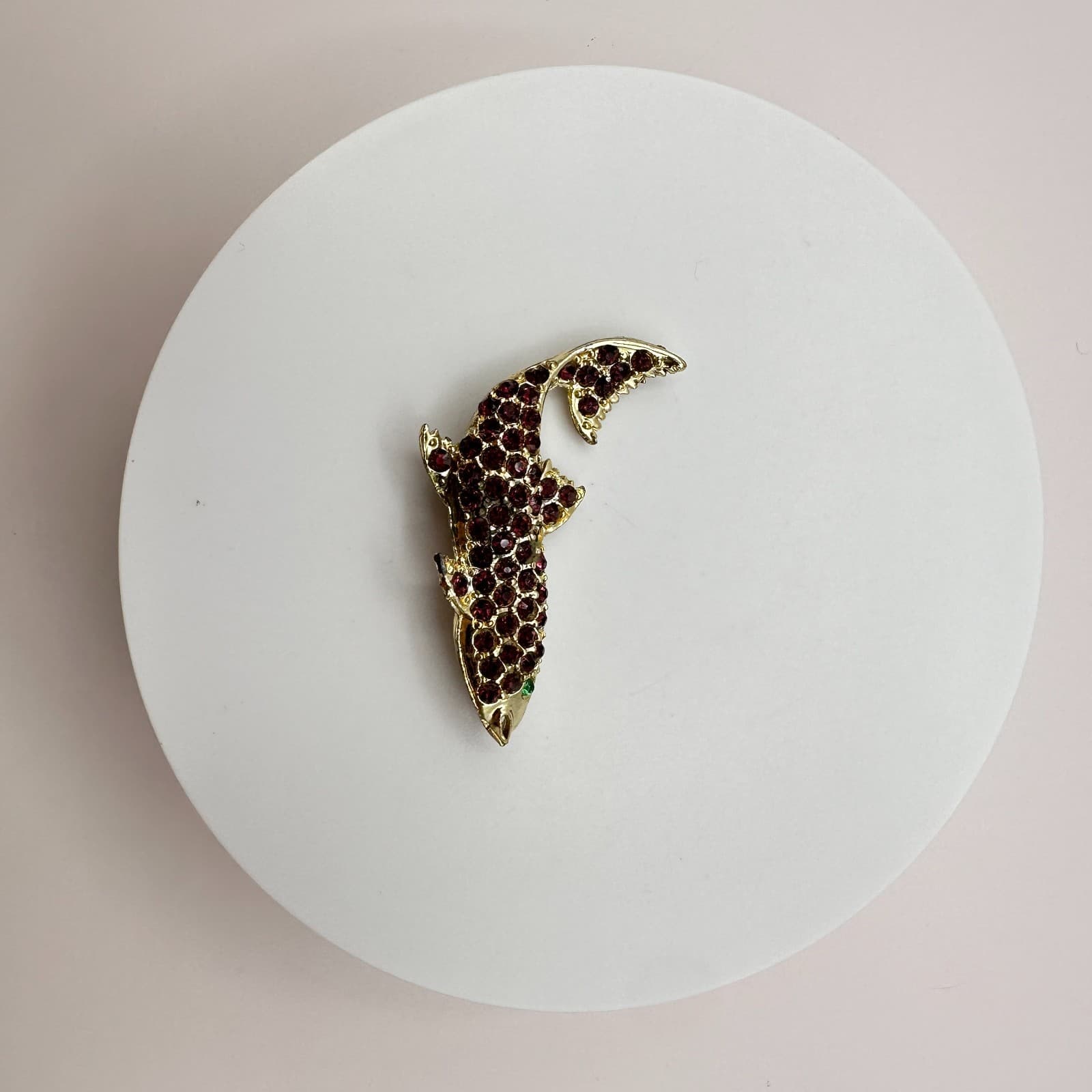 Vintage 90s Red & Green Rhinestone Fish Blink Brooch Gold Tone Jewelry - Thumbnail 2