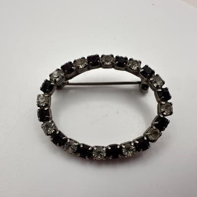 Vintage 90s Rhinestone Oval Wreath Brooch Pin Silver Tone Classic Jewelry - Thumbnail 4