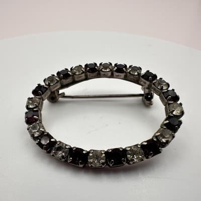 Vintage 90s Rhinestone Oval Wreath Brooch Pin Silver Tone Classic Jewelry - Thumbnail 3